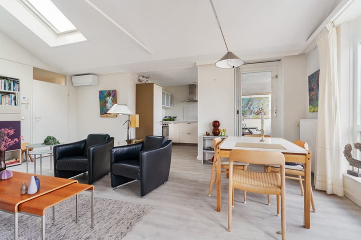 Foto 10 van Dorpsplein 84