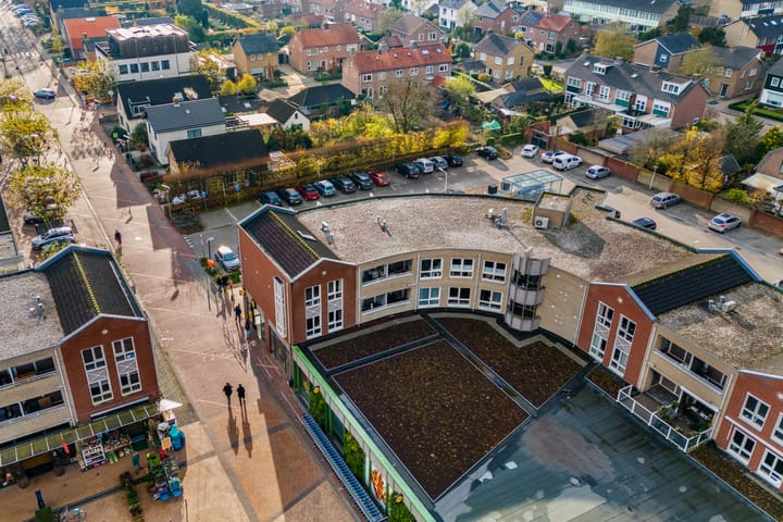 Foto 33 van Dorpsplein 84