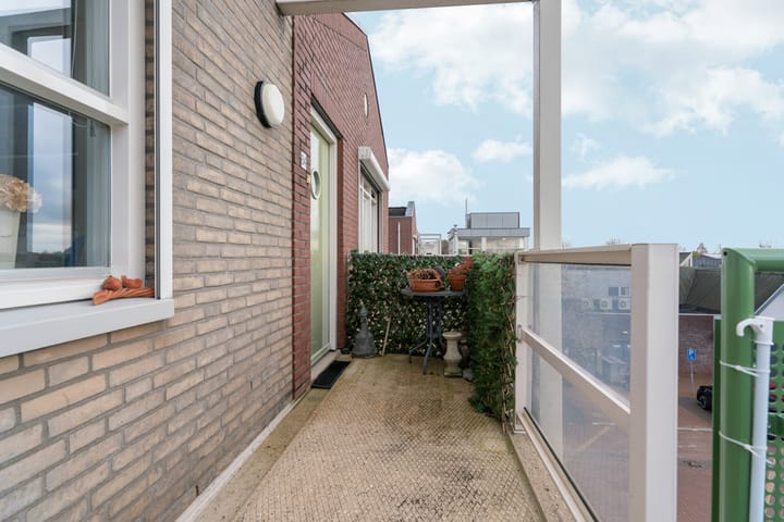 Foto 2 van Dorpsplein 84