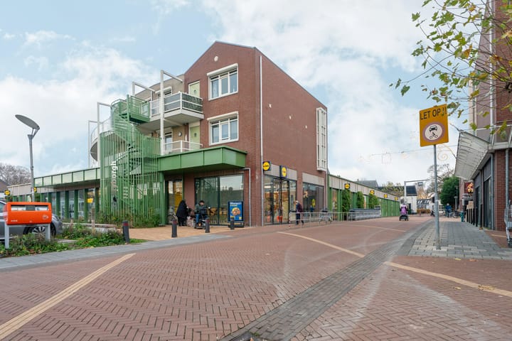 Foto 35 van Dorpsplein 84