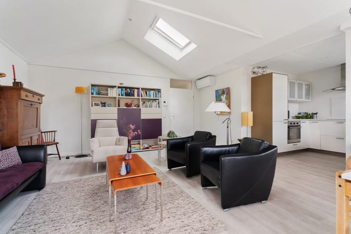 Foto 11 van Dorpsplein 84