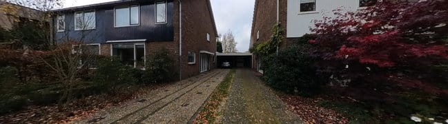 Oprit, voortuin en straatbeeld