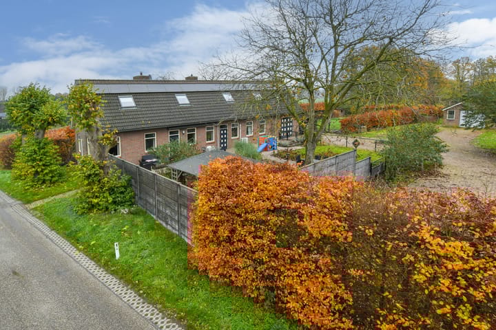 Photo 2 of Bloemerstraat 10