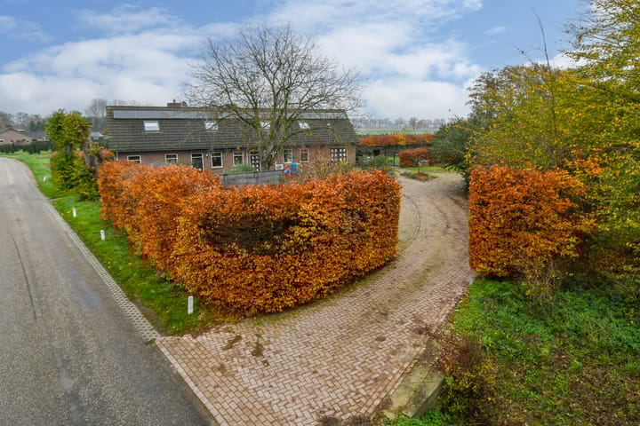 Photo 4 of Bloemerstraat 10