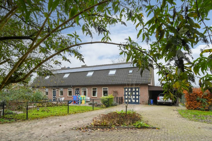 Photo 3 of Bloemerstraat 10