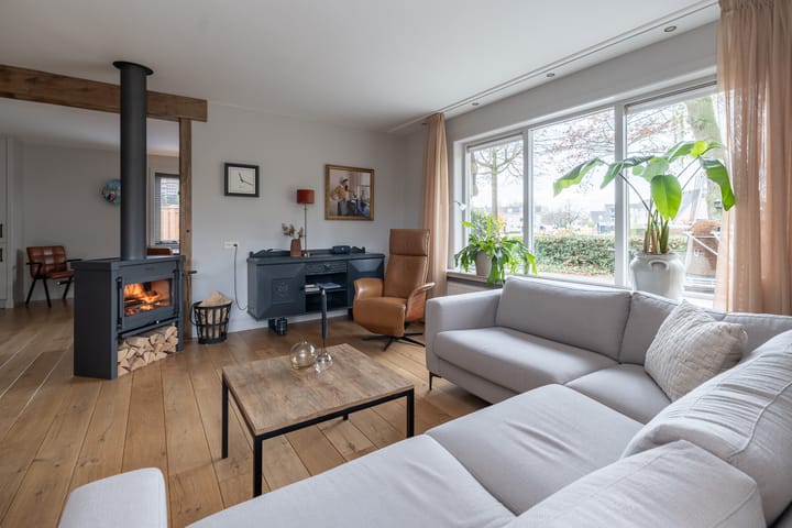 Photo 4 of Barnseweg 21