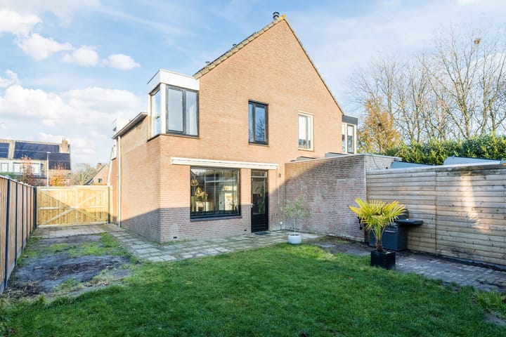 Foto 33 van Kamillestraat 14