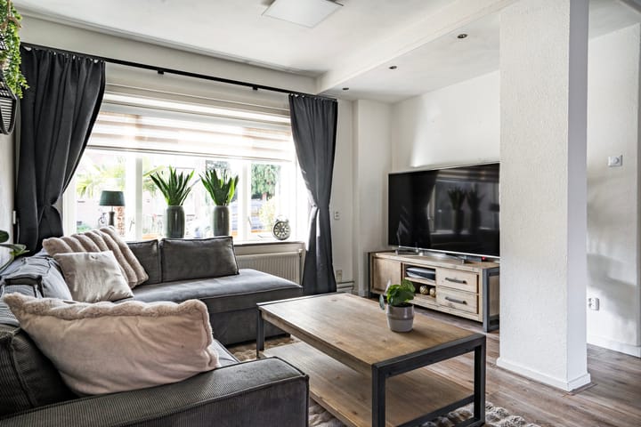 Foto 3 van Borneolaan 19