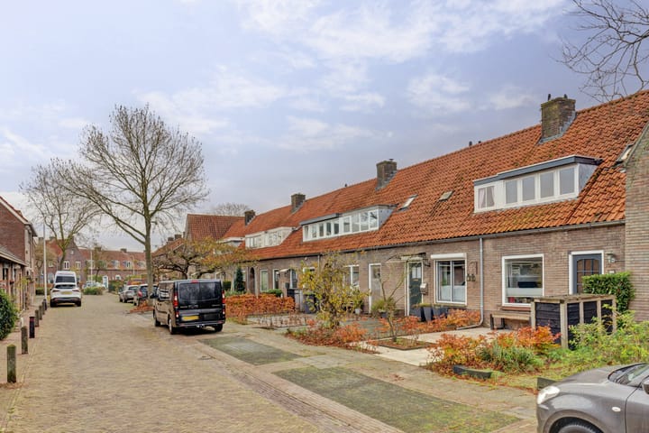 Photo 2 of Prins Hendrikstraat 10