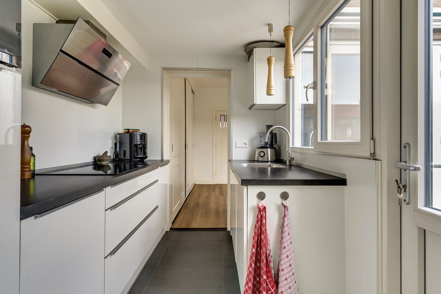 Photo 10 of Prins Hendrikstraat 10