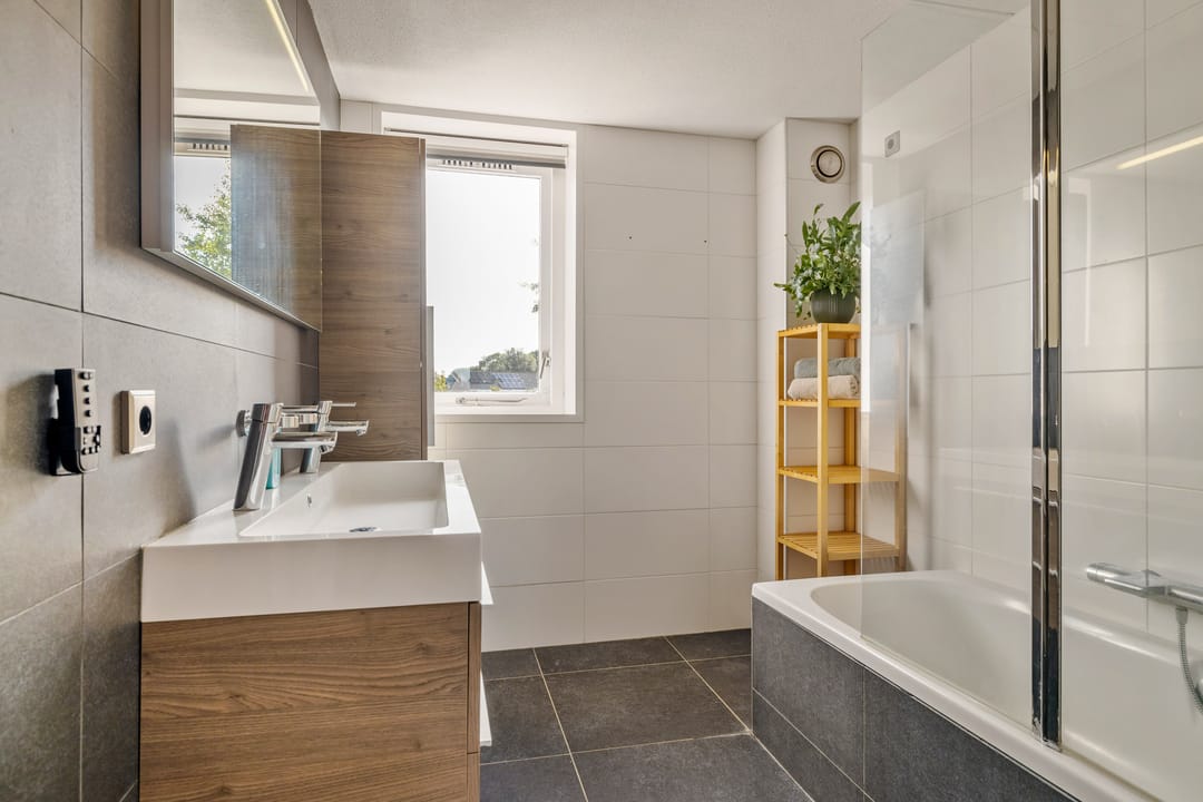 Photo 32 of Rixtwei 395