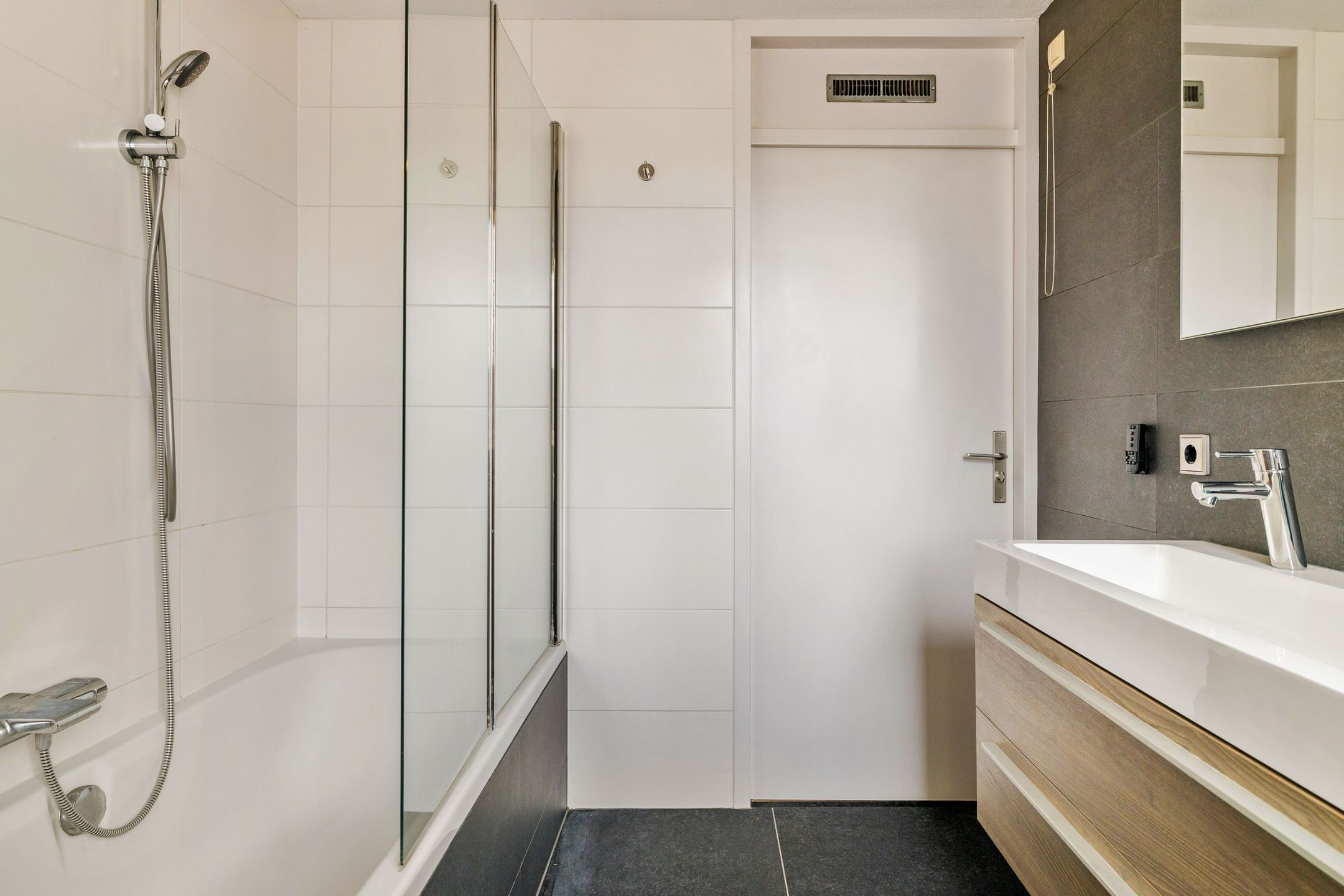 Photo 33 of Rixtwei 395