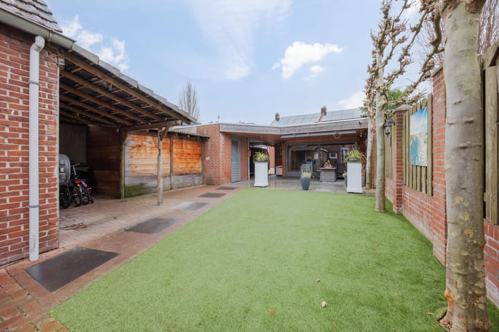 Photo 28 of Loevestraat 54