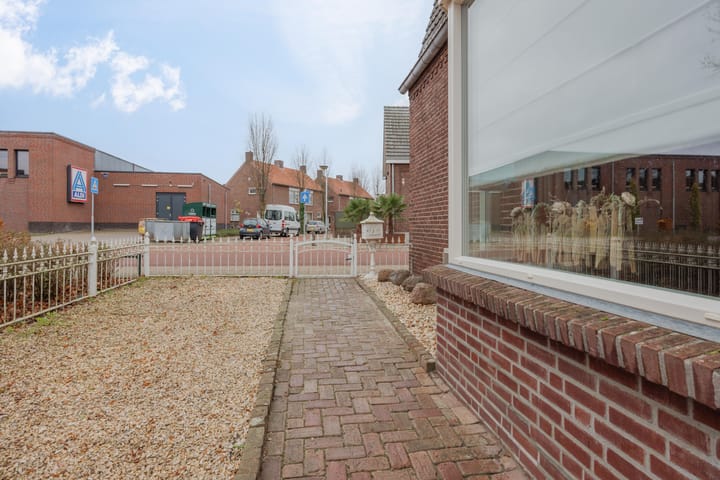 Photo 37 of Loevestraat 54