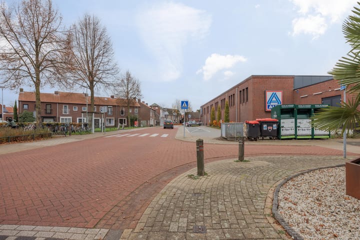 Photo 40 of Loevestraat 54