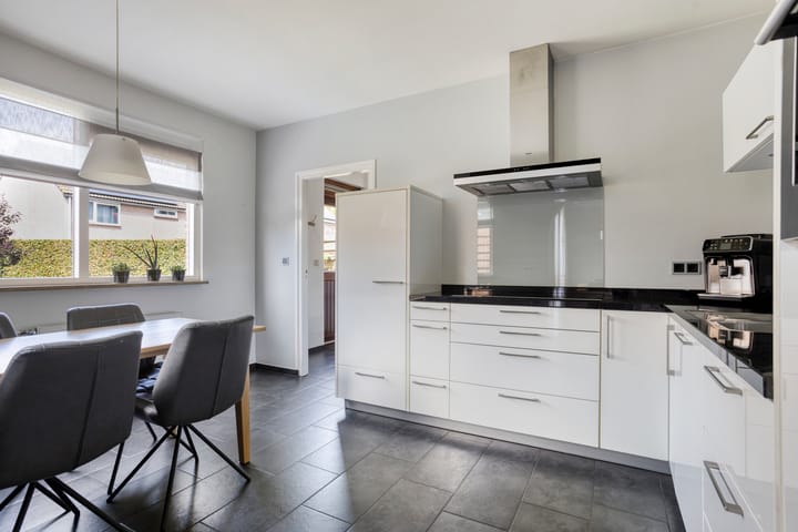 Photo 16 of Bredeweg 9