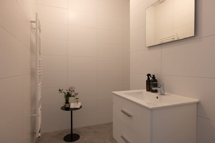 Photo 33 of Mathenesserweg 112-B