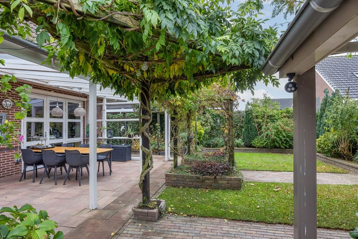 Photo 33 of Parkleane 9