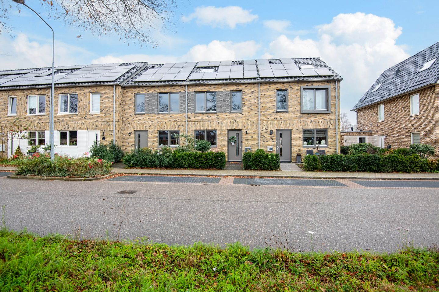 Photo 1 of Mennestraat 57