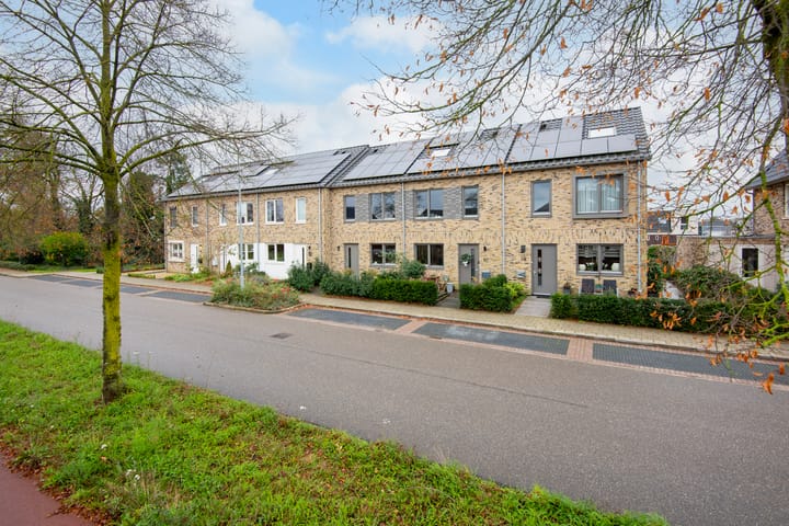 Photo 2 of Mennestraat 57