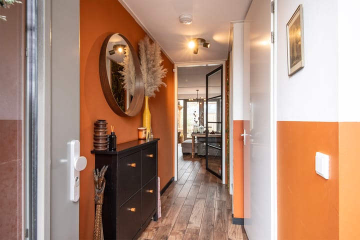 Photo 3 of Mennestraat 57