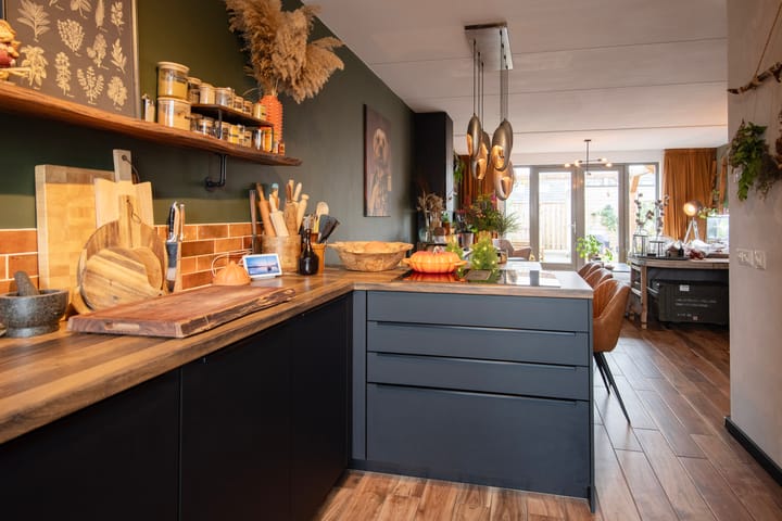 Photo 10 of Mennestraat 57