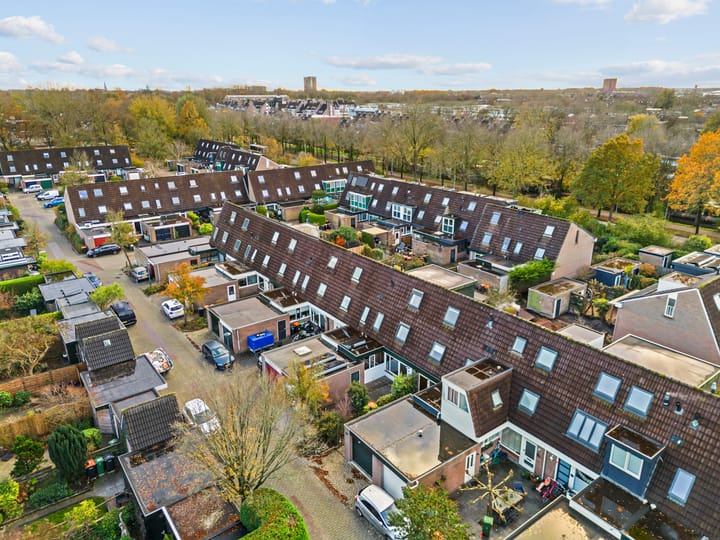 Photo 41 of Karveel 60