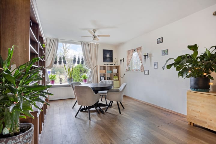 Foto 17 van Anna van Burenweg 8