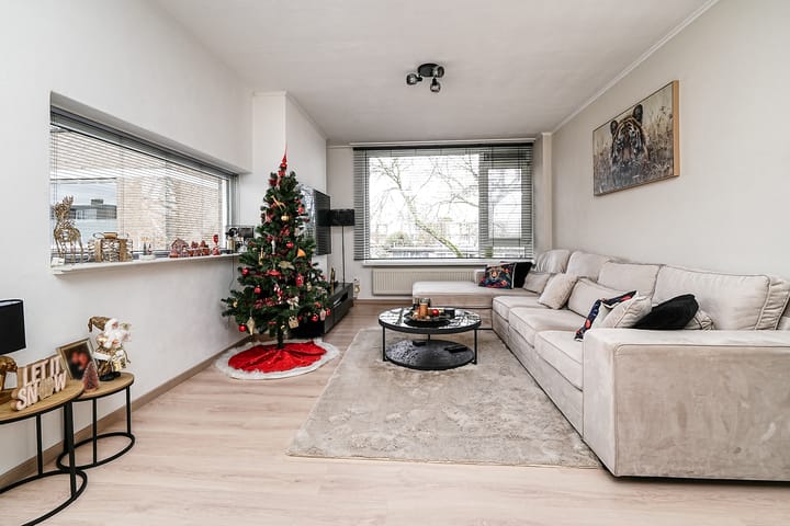 Photo 2 of Burgemeester Crezéestraat 81