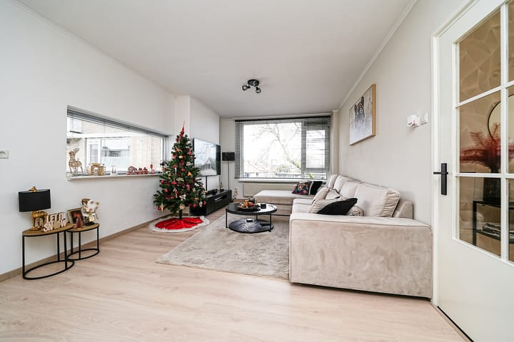 Photo 3 of Burgemeester Crezéestraat 81