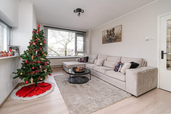 Photo 4 of Burgemeester Crezéestraat 81