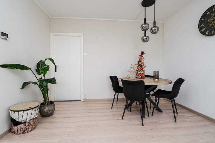 Photo 8 of Burgemeester Crezéestraat 81