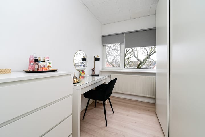 Photo 18 of Burgemeester Crezéestraat 81