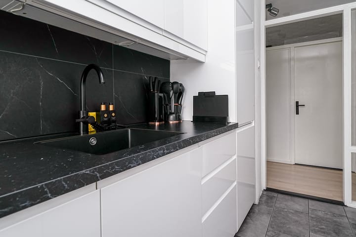 Photo 22 of Burgemeester Crezéestraat 81