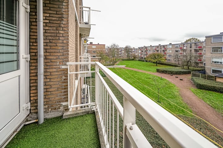 Photo 26 of Burgemeester Crezéestraat 81