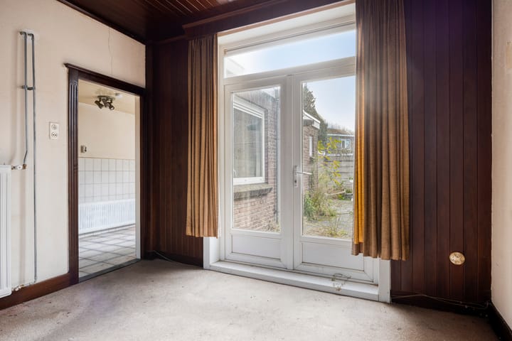 Photo 14 of Kwaadeindstraat 98