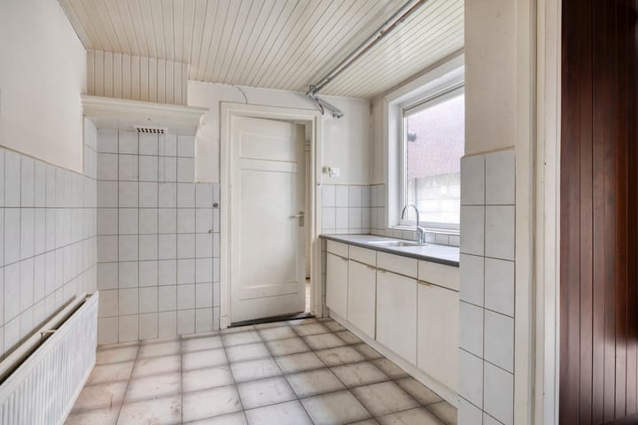 Photo 15 of Kwaadeindstraat 98