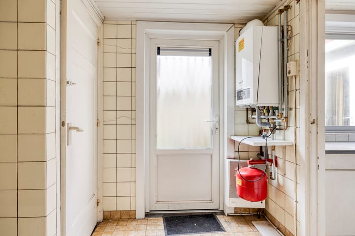 Photo 17 of Kwaadeindstraat 98