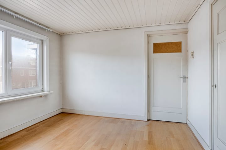 Photo 25 of Kwaadeindstraat 98