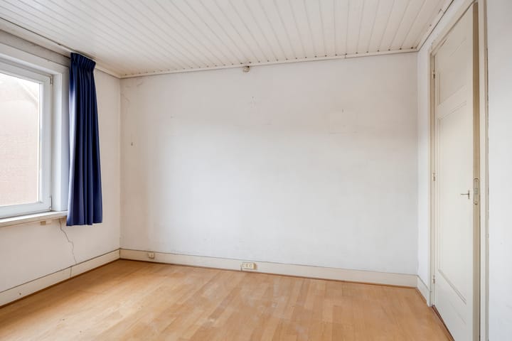 Photo 27 of Kwaadeindstraat 98