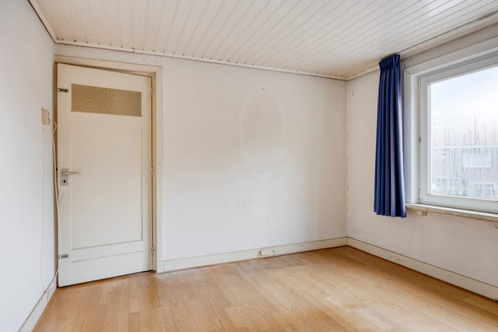 Photo 28 of Kwaadeindstraat 98