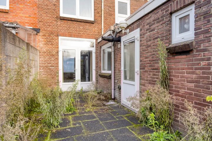 Photo 39 of Kwaadeindstraat 98