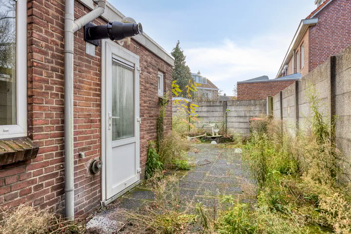 Photo 38 of Kwaadeindstraat 98