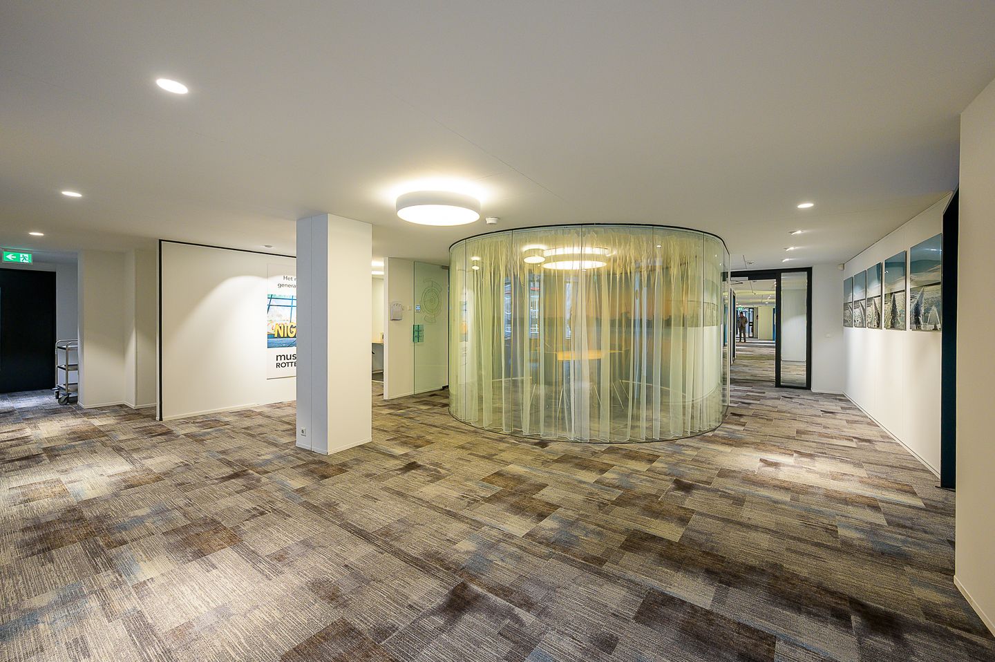 View photo 5 of Meent 106