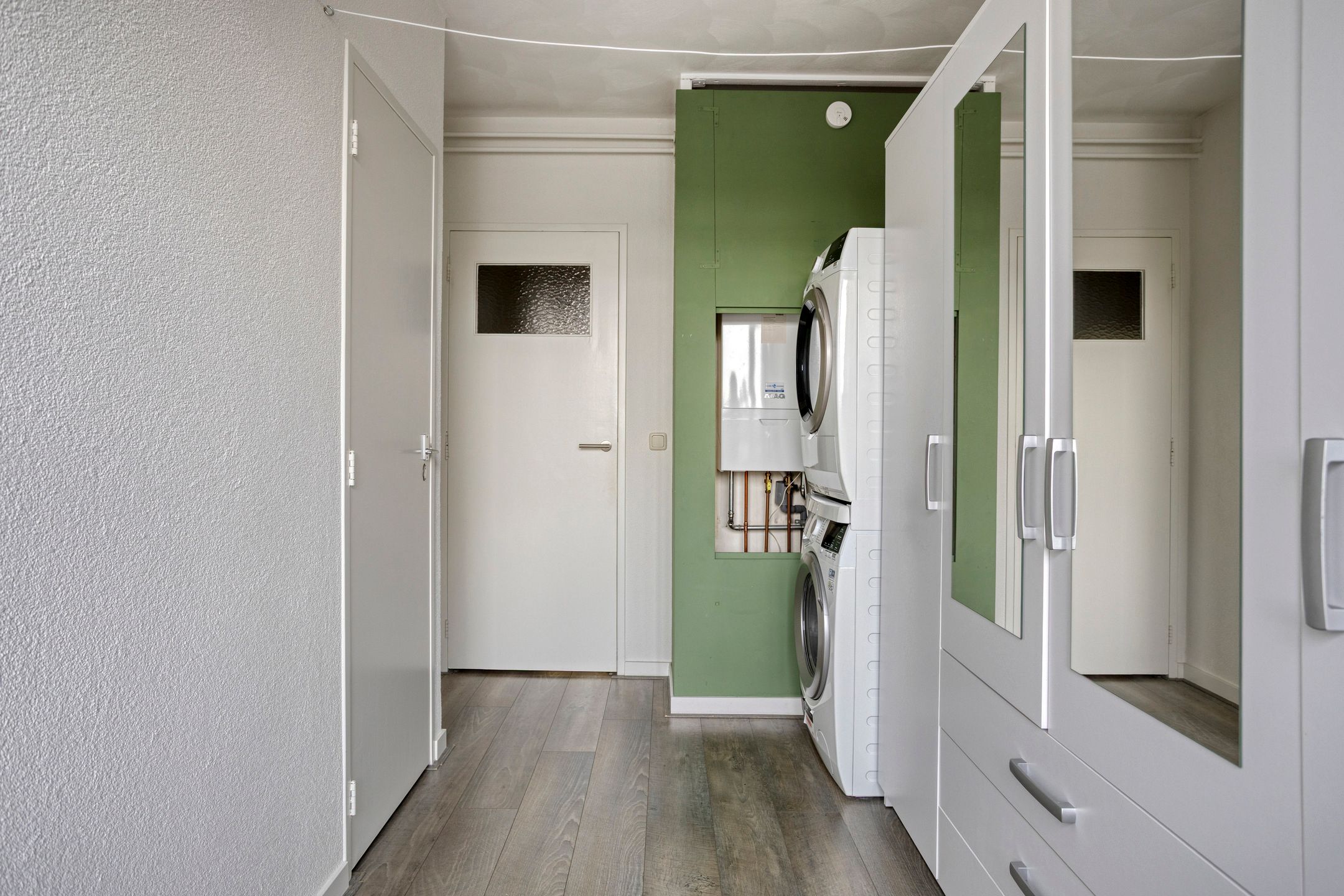 Photo 33 of Jan van Delftstraat 43