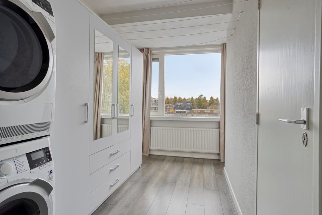 Photo 32 of Jan van Delftstraat 43