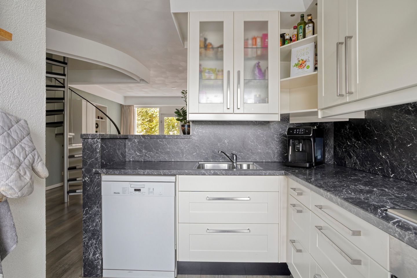 Photo 20 of Jan van Delftstraat 43