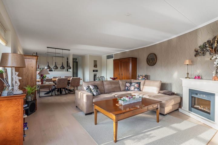 Photo 3 of Mevrouw De Rooweg 25