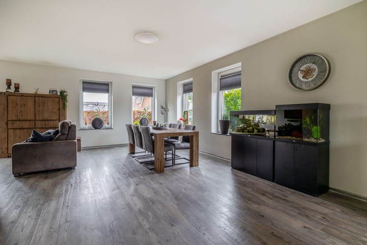 Photo 10 of Julianastraat 46