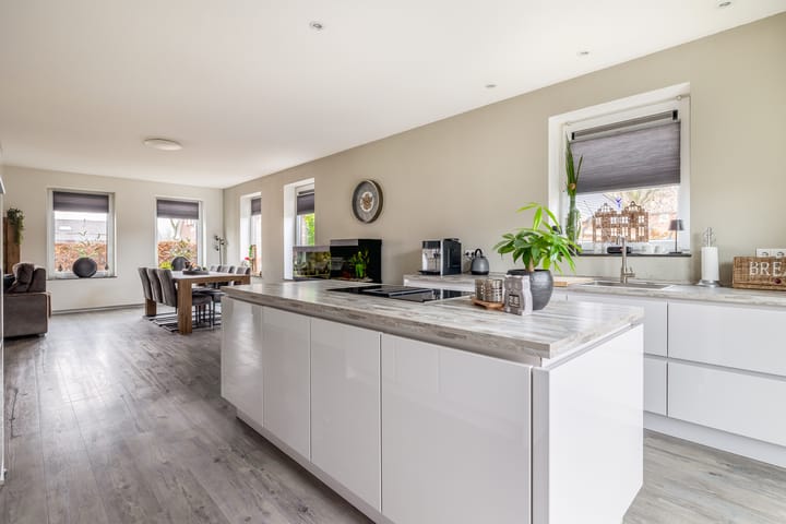 Photo 15 of Julianastraat 46